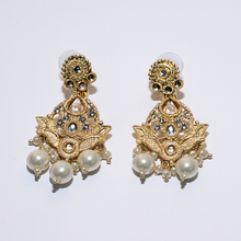 Traditional Kundan Pearl Necklace Set – with Earrings