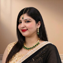 Emerald Green Kundan Necklace Set with Earrings & Maang Tikka