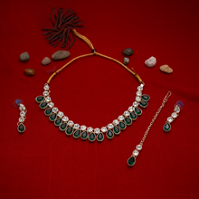 Emerald Green Kundan Necklace Set with Earrings & Maang Tikka