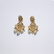 Traditional Gold Tone Kundan Pearl Necklace Set with Matching Earrings